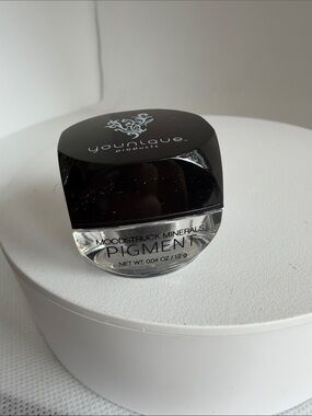 Younique Moodstruck Minerals Pigment - DEVIOUS